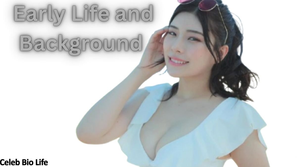 Smiling woman with sunglasses outdoors