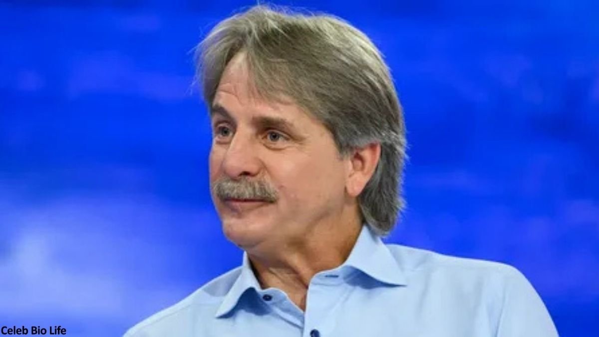Jeff Foxworthy in a blue shirt